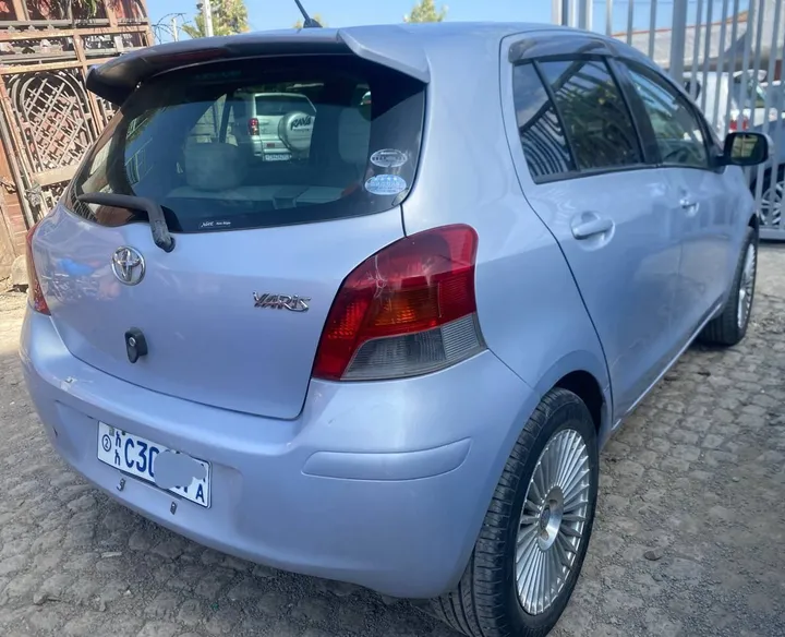 Toyota Yaris Compact 2010 Automatic – photo 7