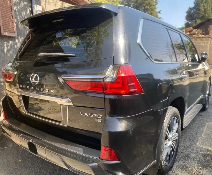 Lexus LX-570 2023 SUV – photo 5
