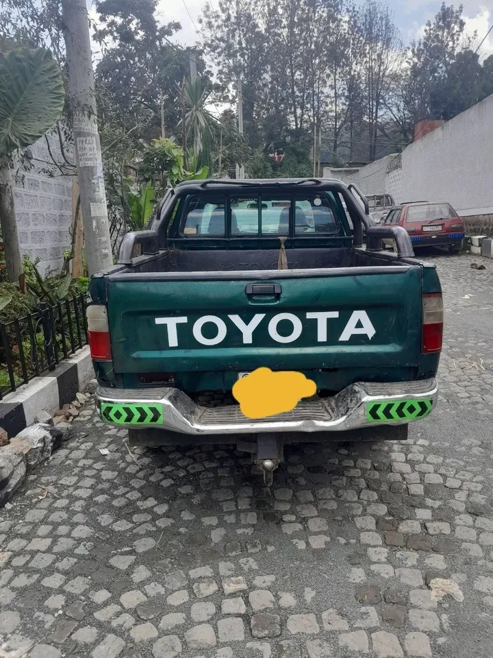 Toyota 2LT Manual Pickup 1999 – photo 3