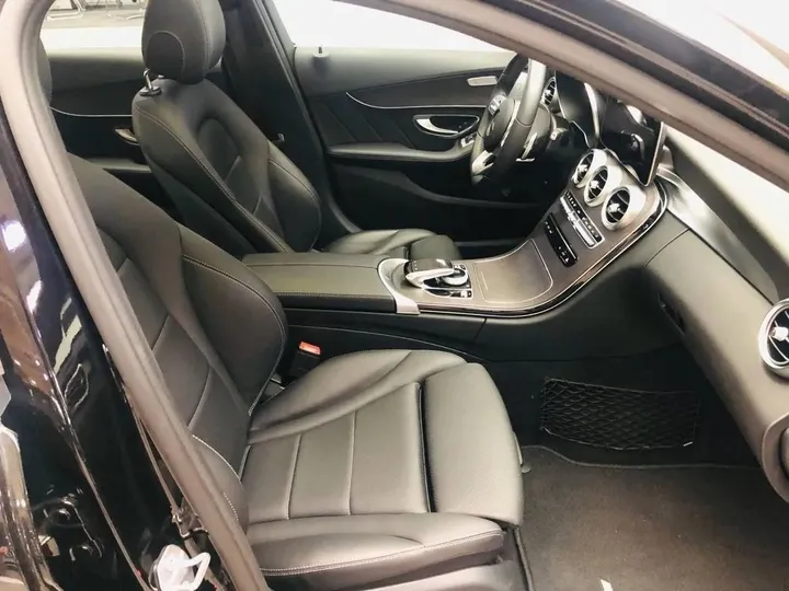 Mercedes C-200 2018 Sedan – photo 3