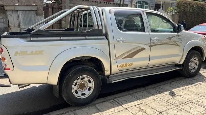 Toyota Hilux Vigo 2008 – photo 3