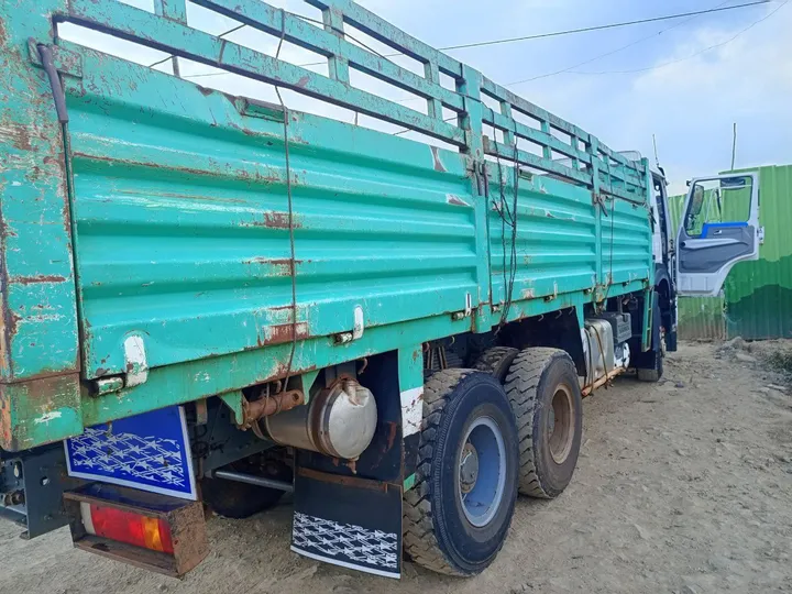 Sinotruk Howo Cargo Truck – photo 3