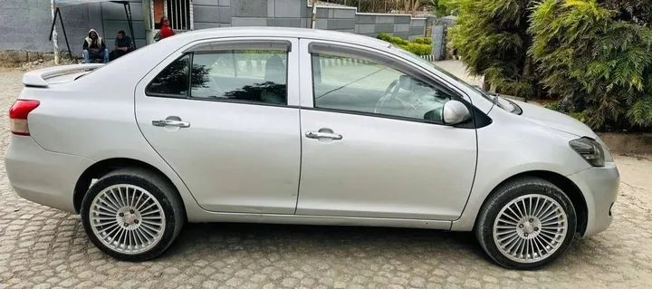 Toyota Yaris Belta 2010 – photo 3