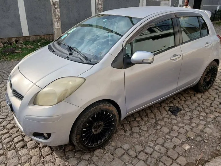 Toyota Yaris Compact 2010 – photo 6