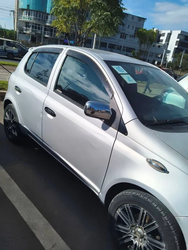 Toyota Vitz 2004 Hatchback – photo 4