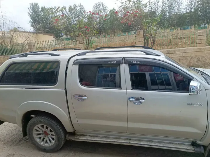 Toyota Hilux Vigo D4D 2012 – photo 3