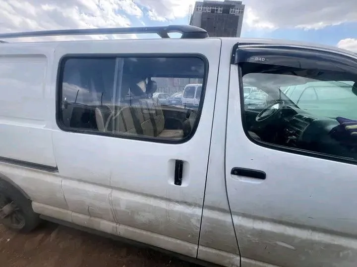Toyota Hiace Dolphin Half Van – photo 7