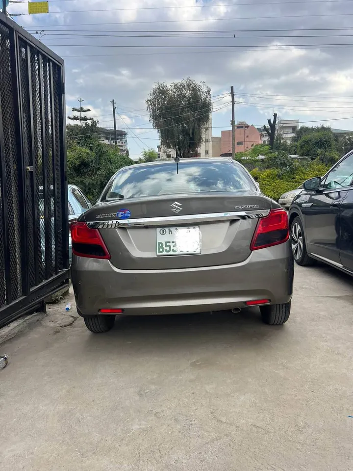 Suzuki Dzire 2022 Automatic Silver – photo 4