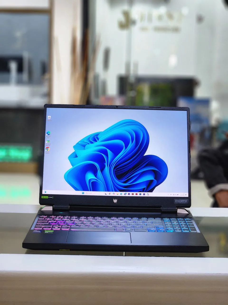 Acer Predator Helios 300 Gaming Laptop – photo 4