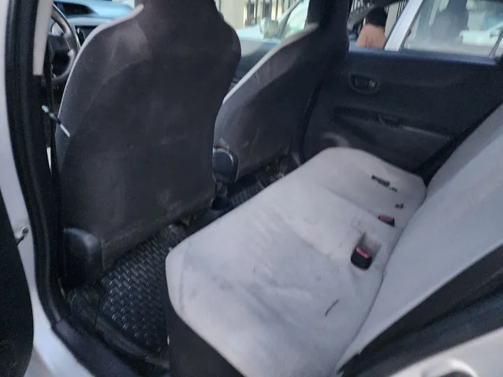 Toyota Yaris Jewla 2012 Automatic – photo 4