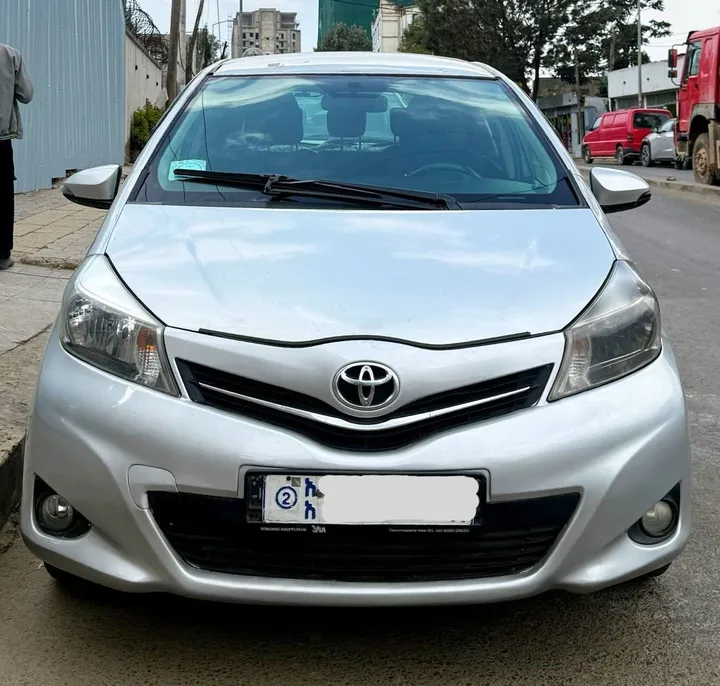 Toyota Yaris 2012 Manual – photo 3