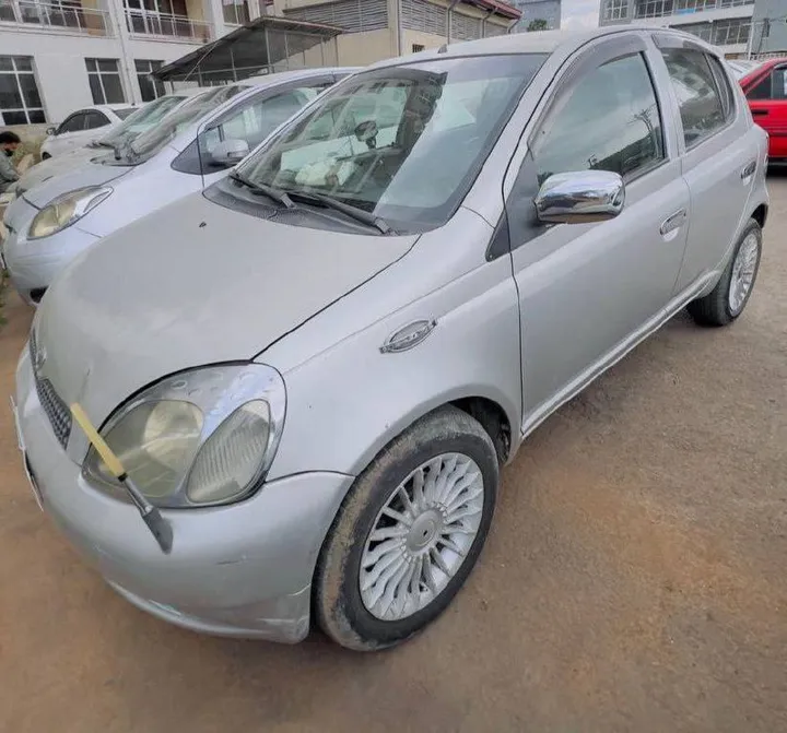 Toyota Vitz 2001 Automatic – photo 3