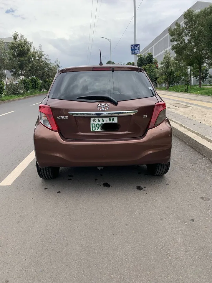 Toyota Yaris Jewel 2012 Automatic – photo 6