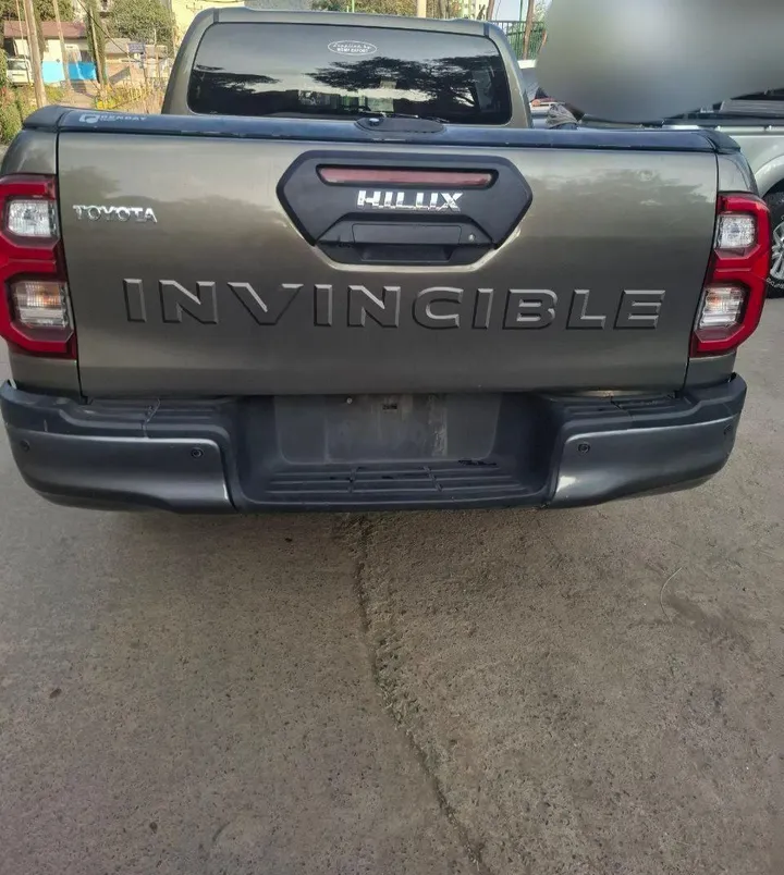 Toyota Hilux Invincible 2.8L Diesel – photo 5