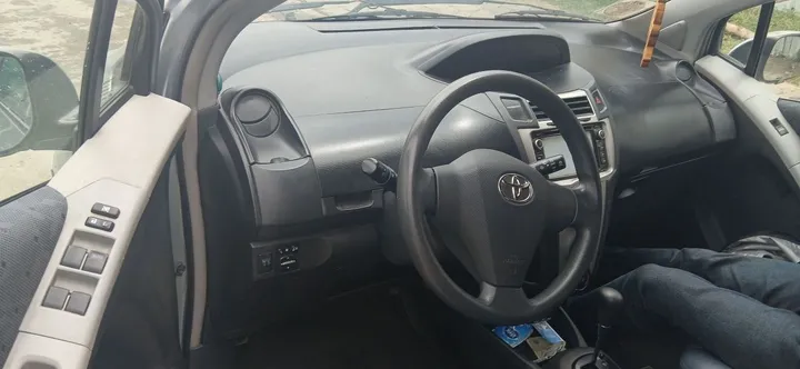 Toyota Yaris Compact 2010 – photo 8