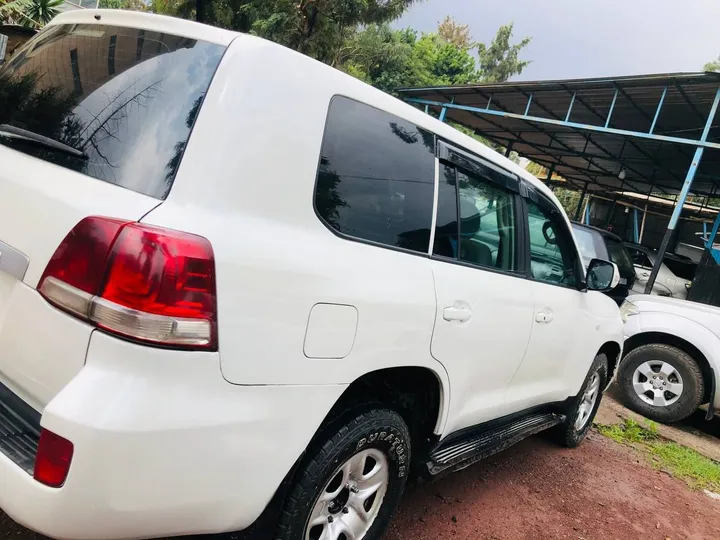 Toyota Land Cruiser 2009 V8 Manual – photo 4