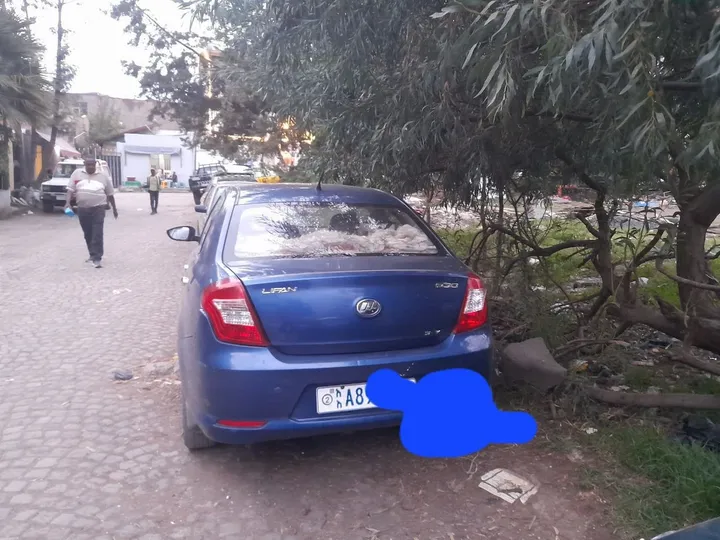 2017 Blue Toyota Sedan – photo 7