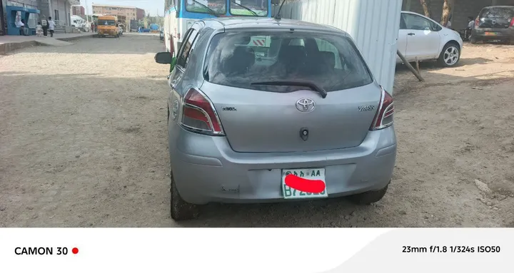 Toyota Yaris Compact 2010 – photo 3
