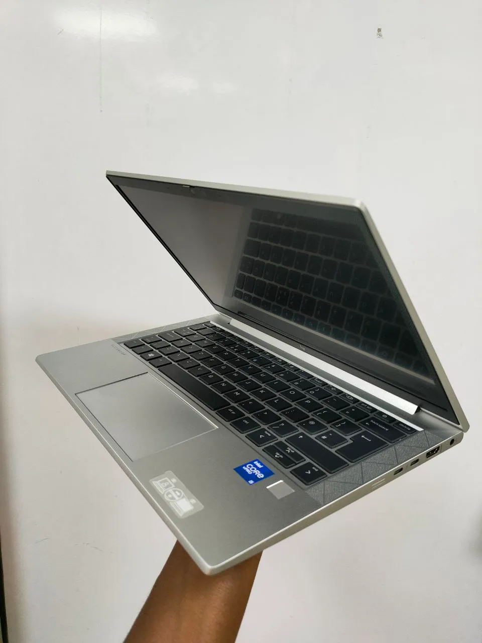 HP EliteBook 830 G8 i5 Laptop – photo 3