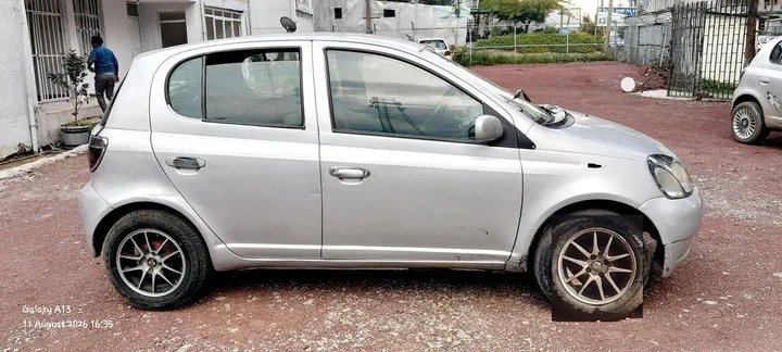 Toyota Vitz 2000 Code 3 – photo 4