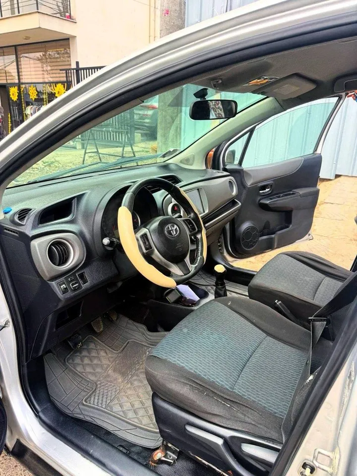 Toyota Yaris 2013 Manual – photo 6
