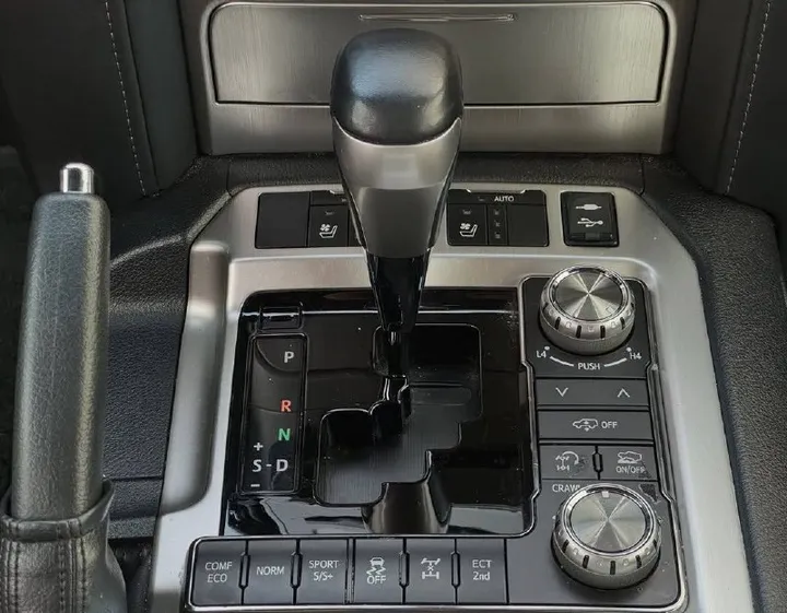 Toyota Land Cruiser VXR 2019 – photo 9