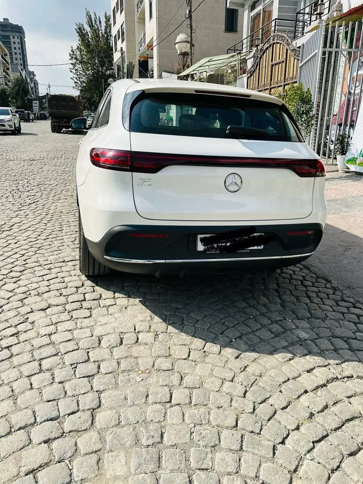 2022 Mercedes-Benz EQC 400 – photo 4