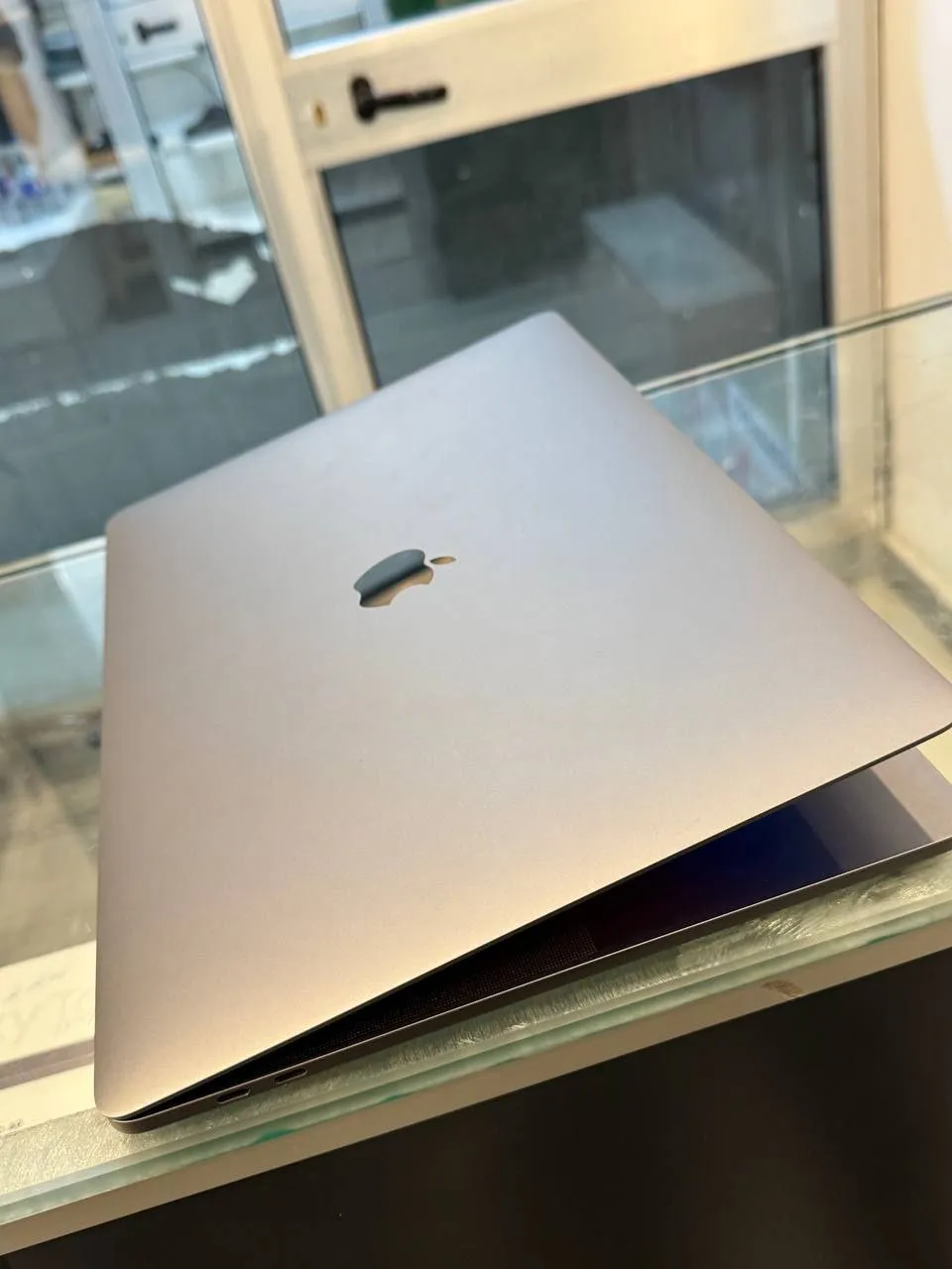 Apple MacBook Pro 2016 i7 16GB – photo 3