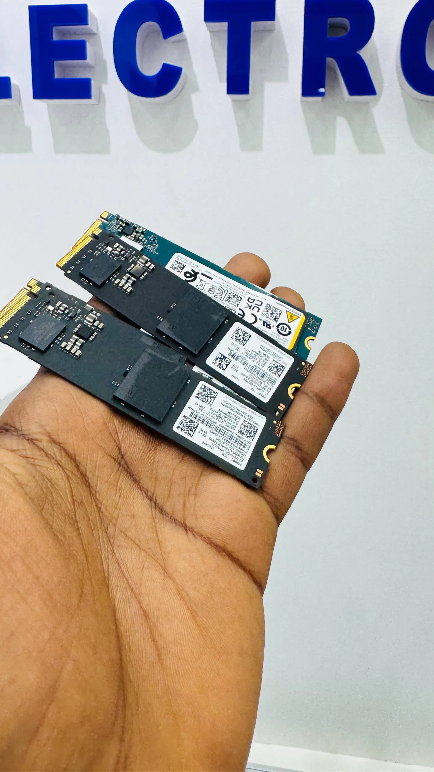 SAMSUNG PM9B1 1TB NVMe SSD – photo 3