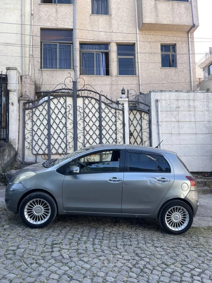 Toyota Yaris Compact 2009 Automatic – photo 7