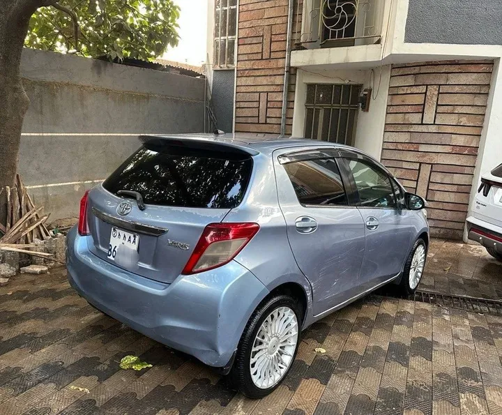 Toyota Yaris Compact 2011 – photo 4