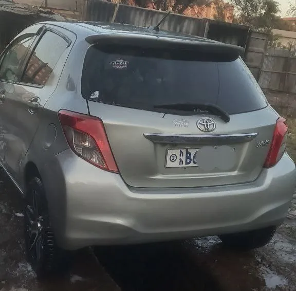 Toyota Yaris Jewela 2012 Automatic – photo 4