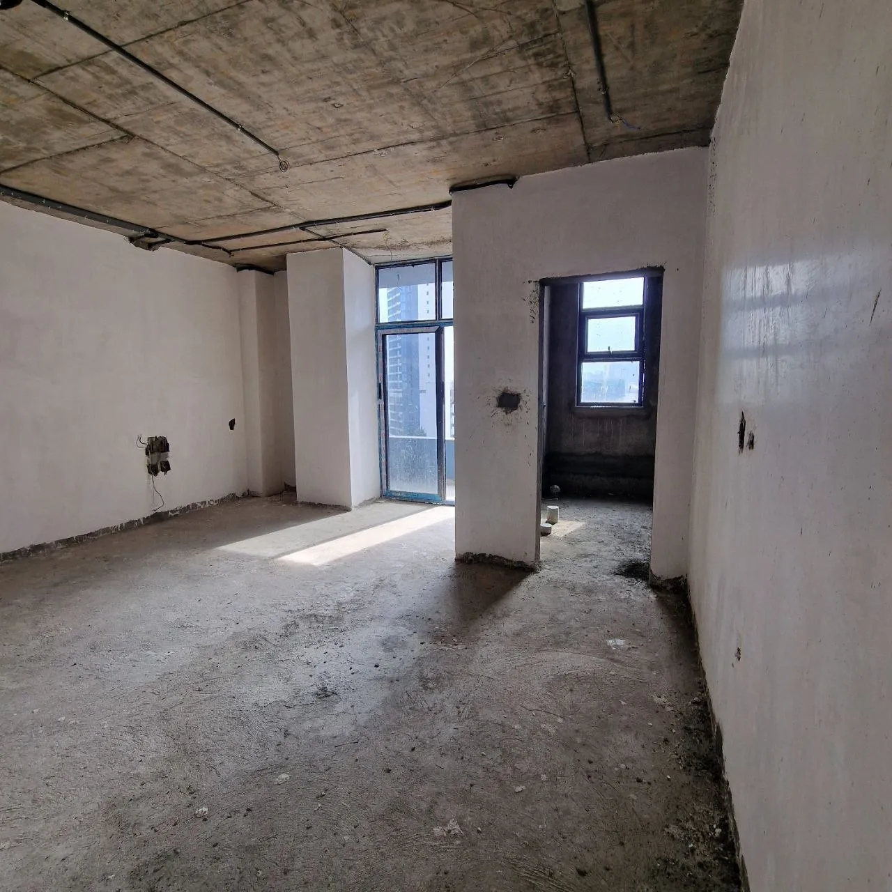 Luxury 3 Bedroom Apartment for Sale – photo 3