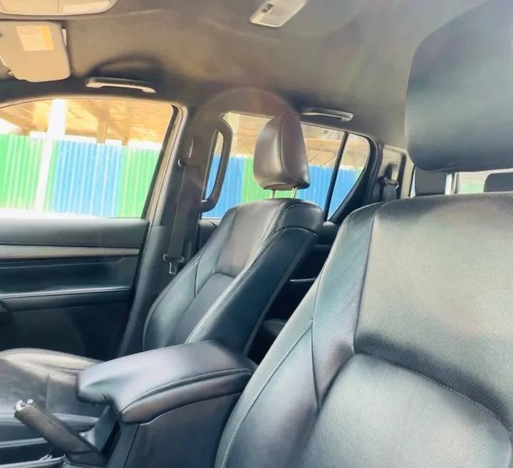 Toyota Hilux Invincible Double Cab – photo 4