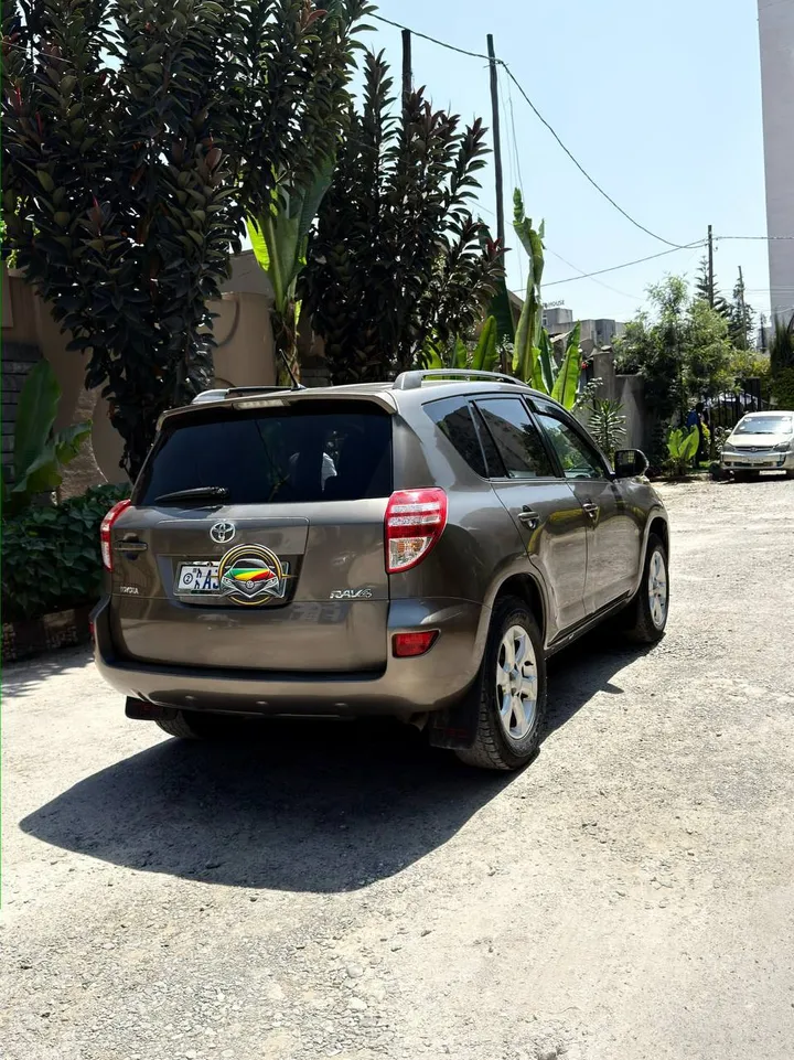 Toyota RAV4 2010 Automatic – photo 5