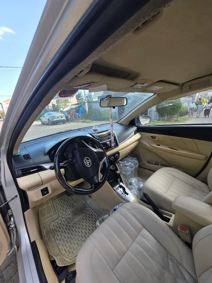 Toyota Yaris 2014 Sedan – photo 9