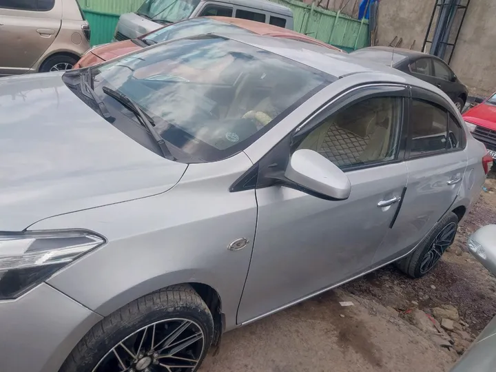 Toyota Yaris Sedan 2014 Automatic – photo 4