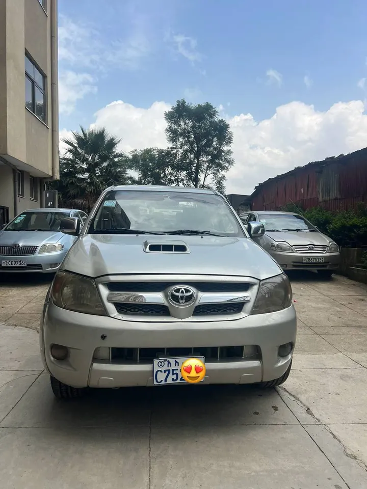 Toyota Hilux Vigo Double Cab – photo 3