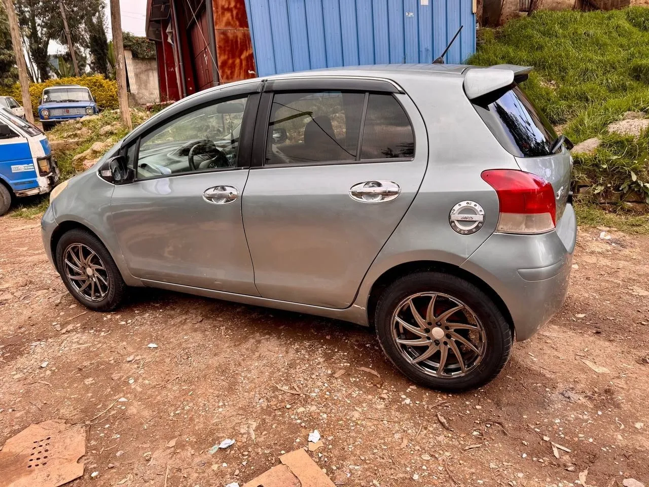 Toyota Yaris Compact 2010 – photo 3