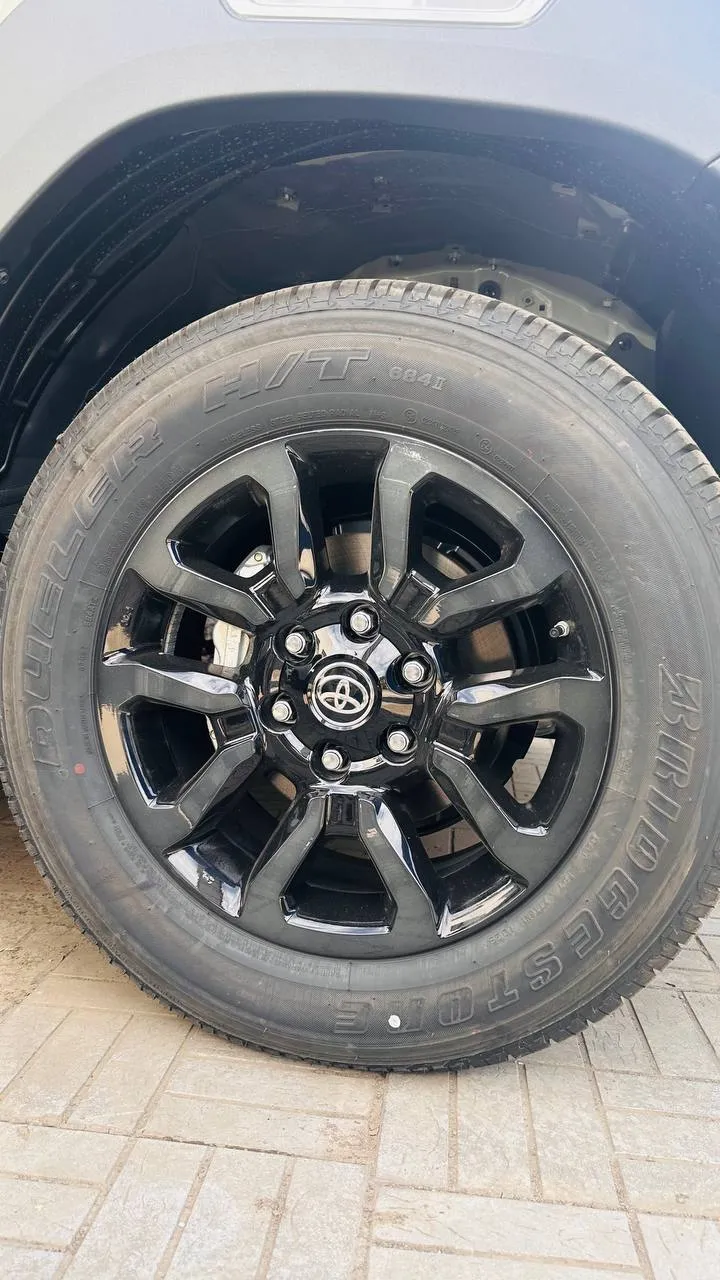 Toyota Hilux Invincible Hybrid 2025 – photo 9