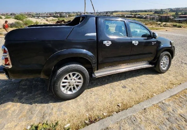 Toyota Hilux 2013 Pickup Automatic – photo 6