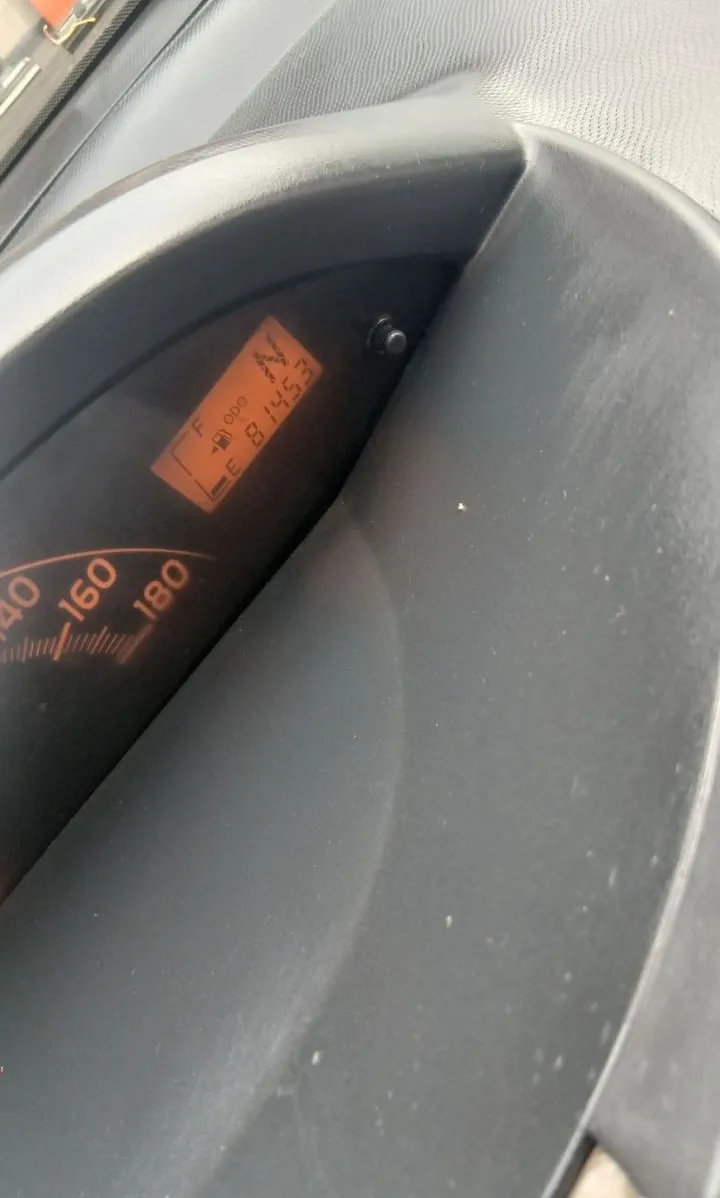 Toyota Yaris Compact 2010 – photo 8