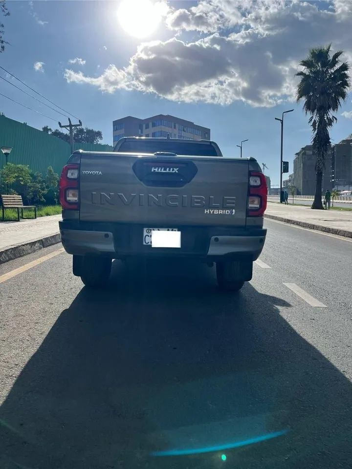 Toyota Hilux Invincible Hybrid 2024 – photo 3