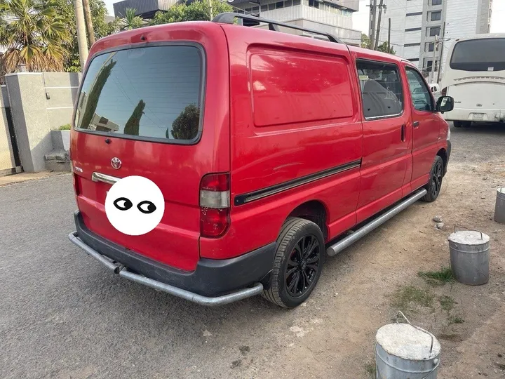 Toyota Dolphin 2011 Diesel Van – photo 3
