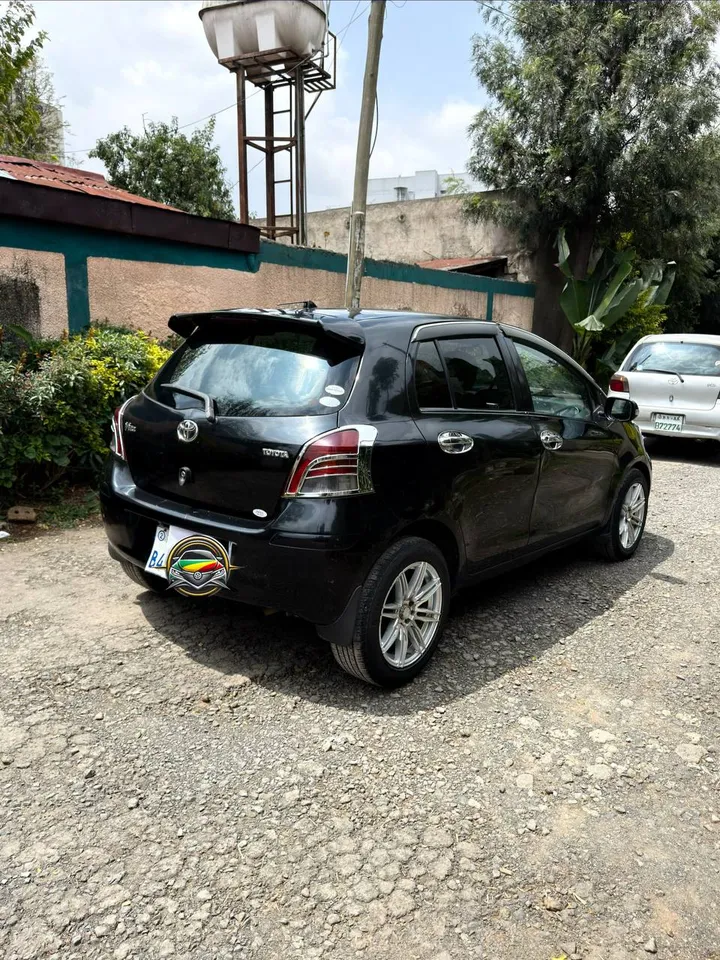 Toyota Yaris Compact 2010 – photo 4