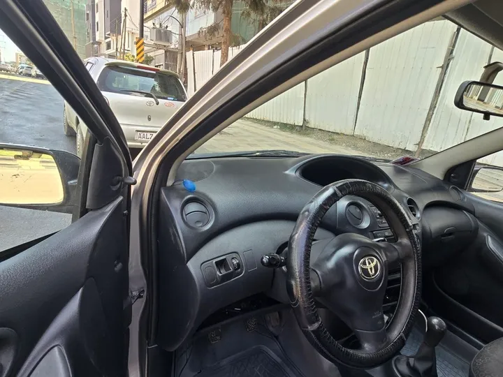 2003 Toyota Vitz Yaris Manual – photo 4