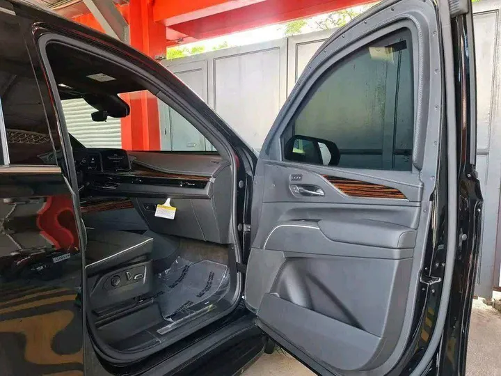 2022 Cadillac Escalade Luxury – photo 4