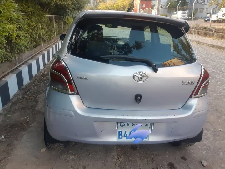 Toyota Yaris Compact 2010 – photo 4