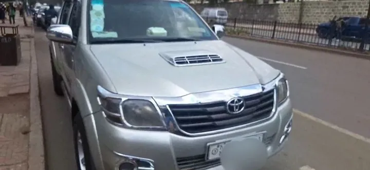 Toyota Hilux Vigo 2013 Automatic – photo 6
