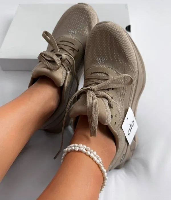 Alo Runner Yoga Cream Beige Unisex Sneakers – photo 3